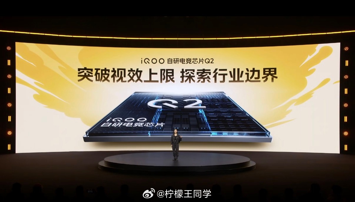 iQOOZ11Turbo的性能表现自然是大家都很关注的，这次是同档唯一双芯第