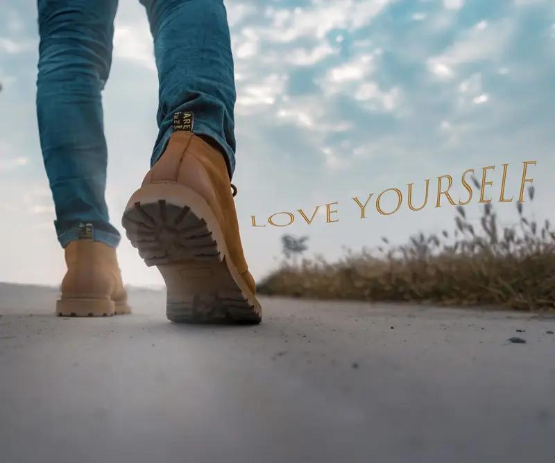 深耕自己，静待花开别慌着追光，先沉下心深耕！这世上从没有凭空而来的光