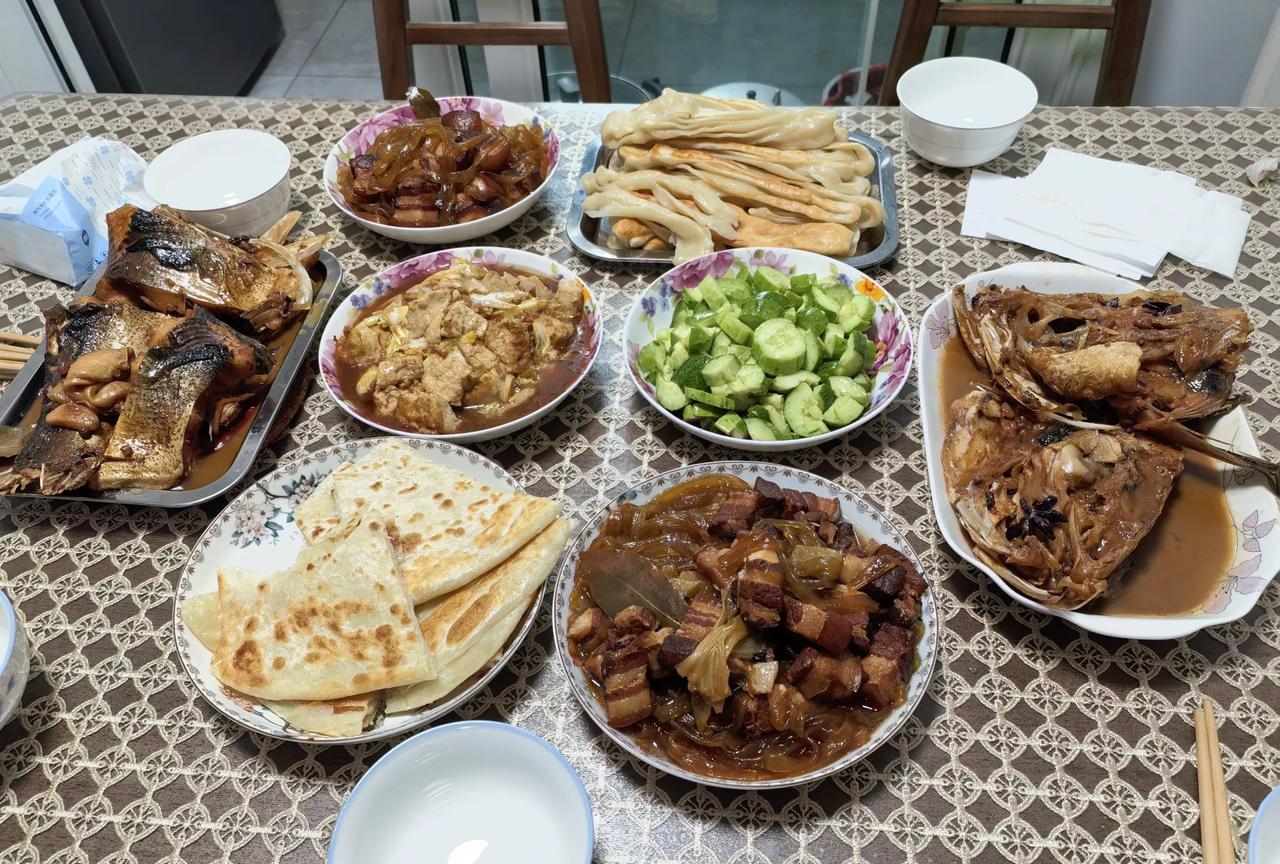 周六，只要我那几个朋友没有特殊情况，中午来我家做饭吃成了一个约定俗成的习惯。他