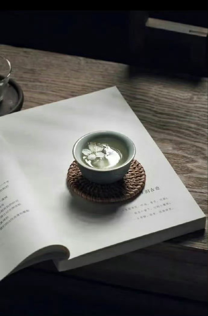 “一定要告诉孩子什么是情商！”1.情商就是遇到不喜欢的人，——既不生气，也不翻