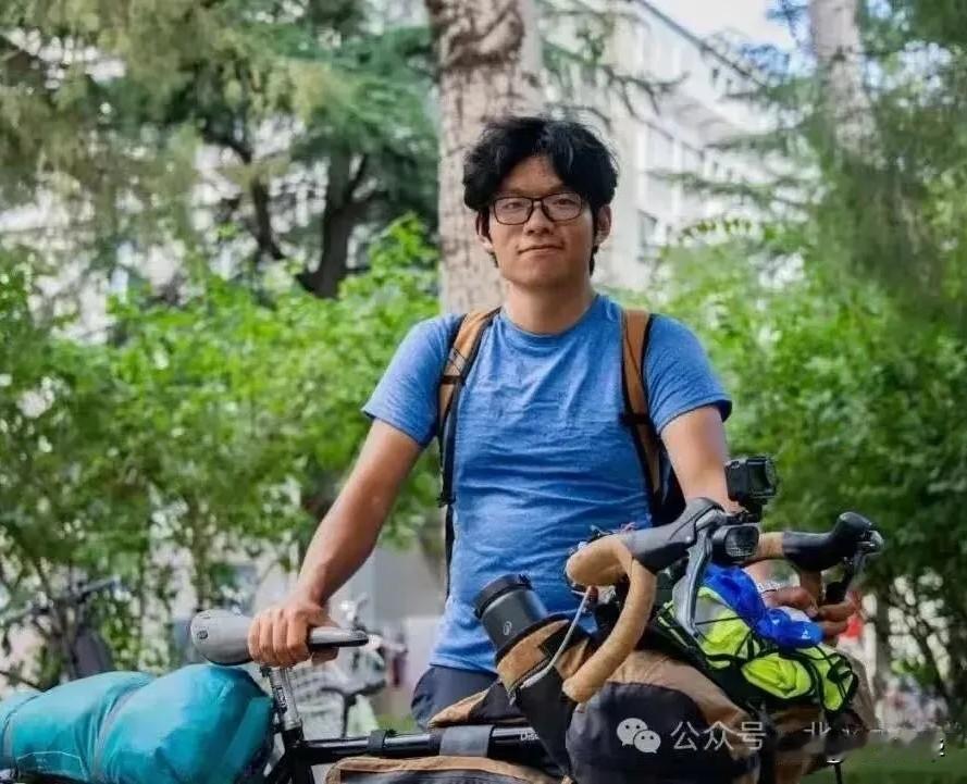 “真虎啊！”19岁昆明小伙考上了北京的大学，但他没有坐飞机，也没有乘高铁，更没有