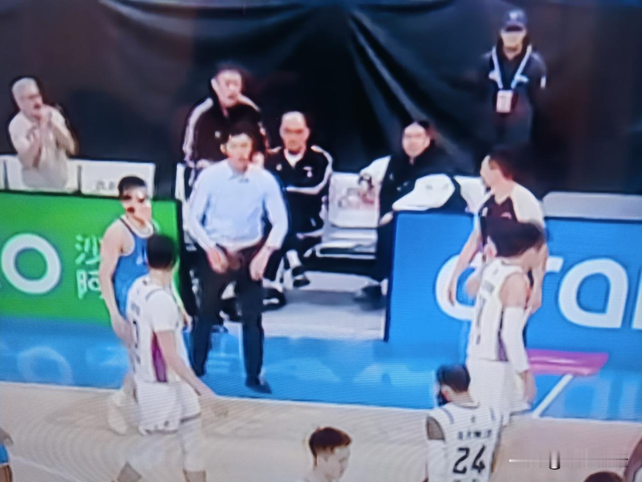 真没想到张庆鹏是这样的人！北京德比正在如火如荼的进行中！北京北汽主场迎战北京控股