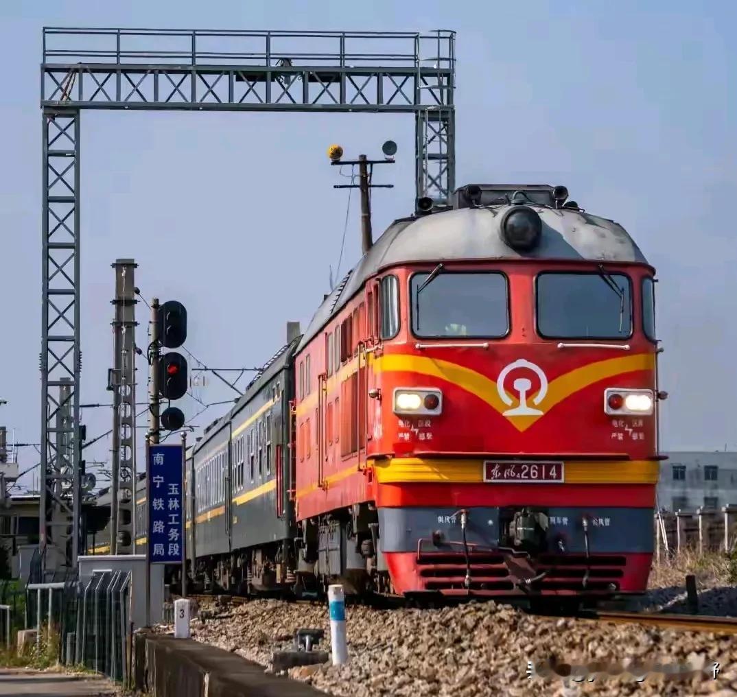 广茂铁路的终点，位于广东茂名市茂名西站东部，这里也是广铁与南宁局的分界点，因此在