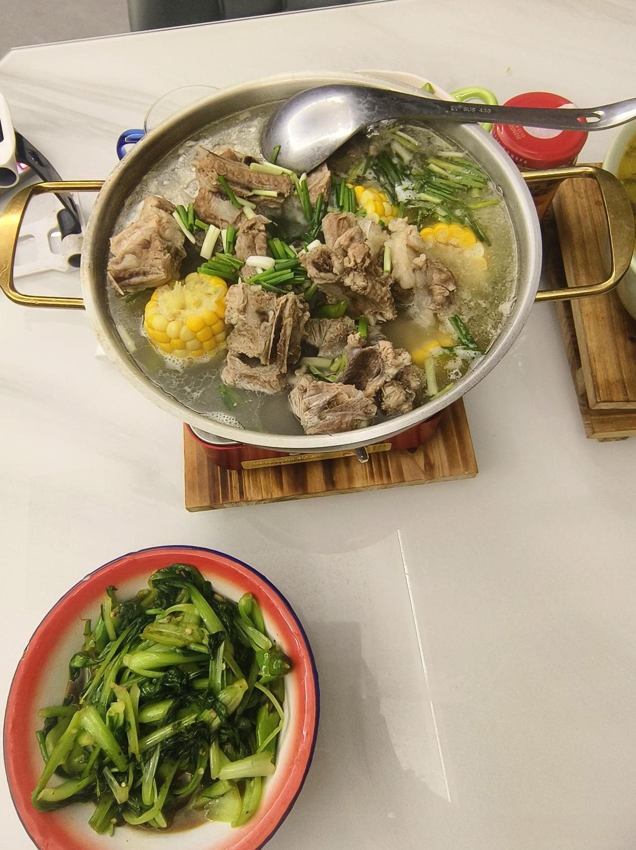 我是上门女婿，我是开货车的，只要我出车，我岳父岳母就每天都会打几个电话给我，让