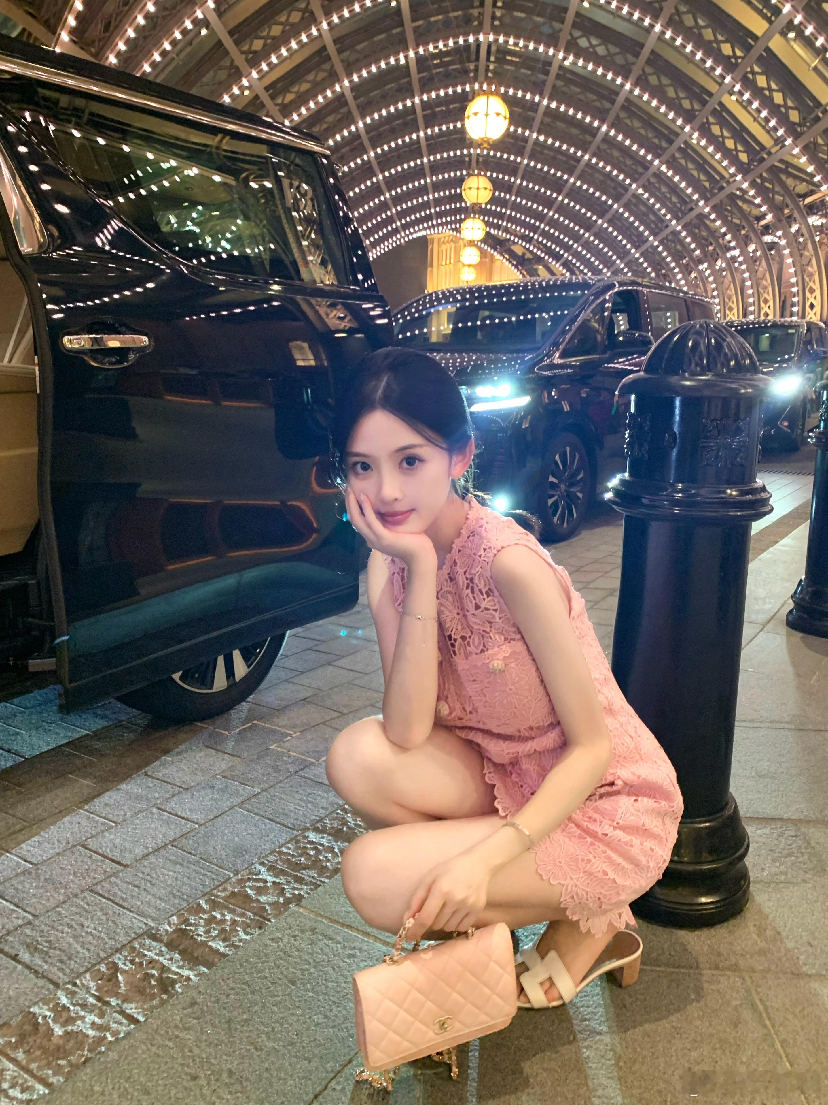 漂亮姐姐好爱吃利苑不知道吃什么就吃它～​​​