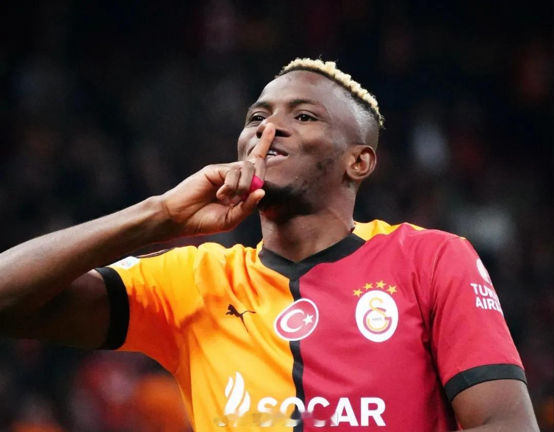 奥斯梅恩接受采访时承认，他希望未来为尤文效力。这名前锋表示：“尤文是足坛最大的俱