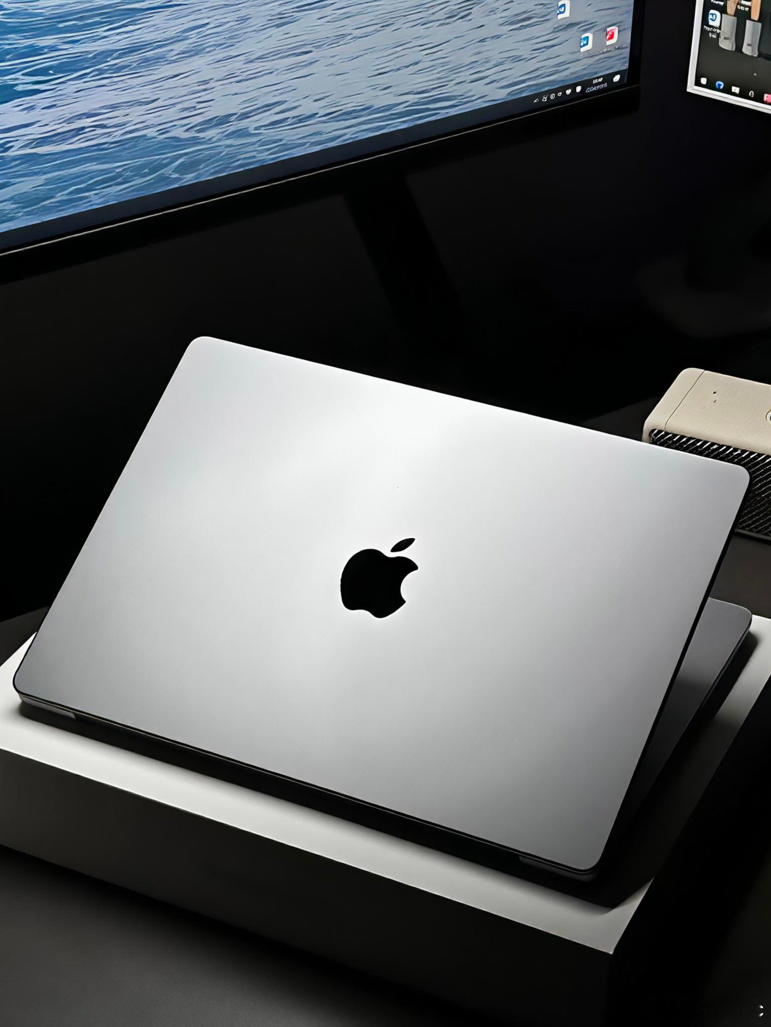 曝MacBookUltra首发全新OLED用了这么多年MacBook，终于迎来了