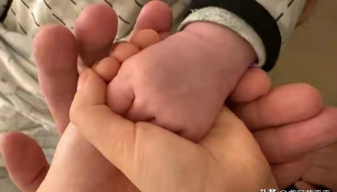 古巨基57岁的妻子陈英雪，居然二胎得子！这哪是恩爱，简直是医学奇迹！我得说，