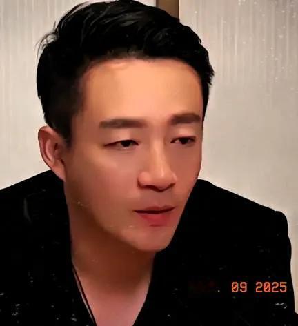 最近网上对我的妻子有很多恶意攻击和诽谤，我必须说几句。首先，这些传闻都是假的。