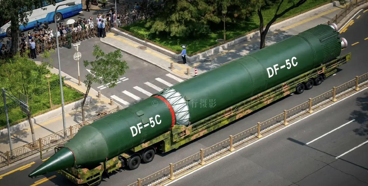 印:我发现一个问题啊俄:你能发现什么问题啊印:阿中大阅兵展示的武器有多