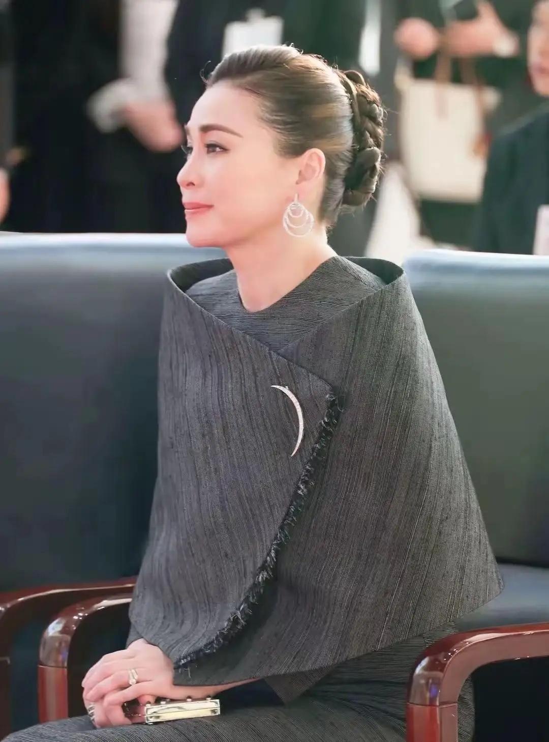 11月16日，泰国王后苏提达随同泰王拉玛十世参观北京航控中心。泰国王后苏提达可是