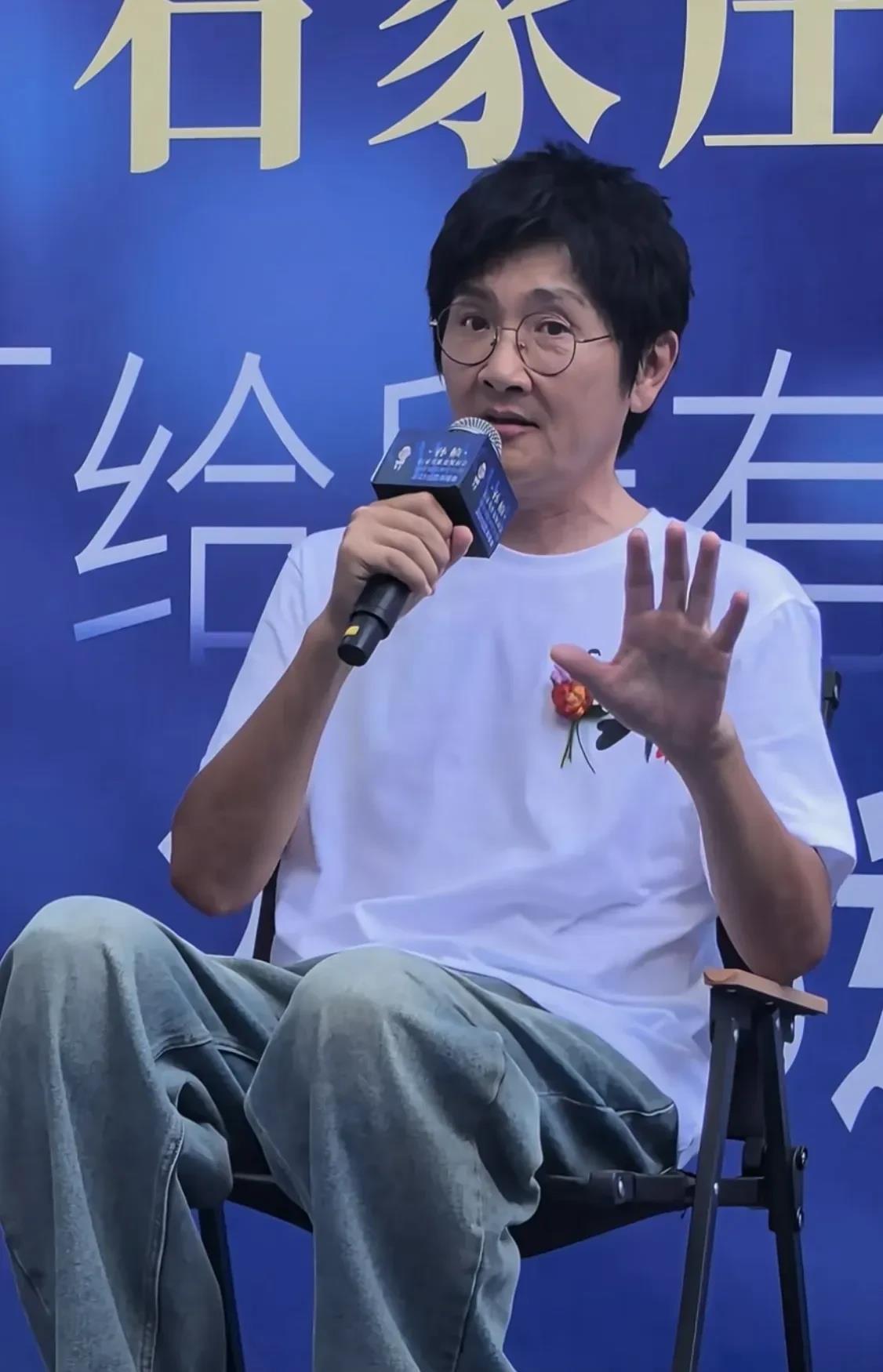 又见孙楠，竟然模样大变，瘦成了闪电，传说中的纸片人，令人心疼。记得大以前事业巅峰