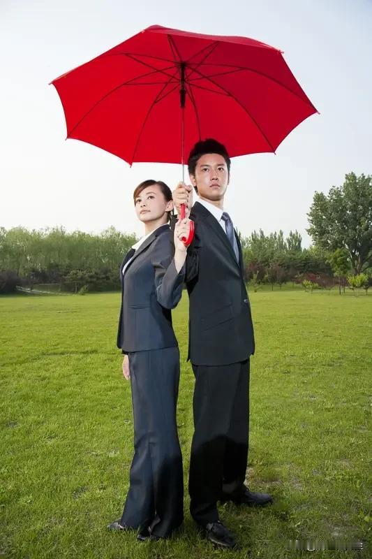 同事女儿谈了个保险公司的男友，家里父母都是高知，谁知谈婚论嫁时，怪事儿来了。​