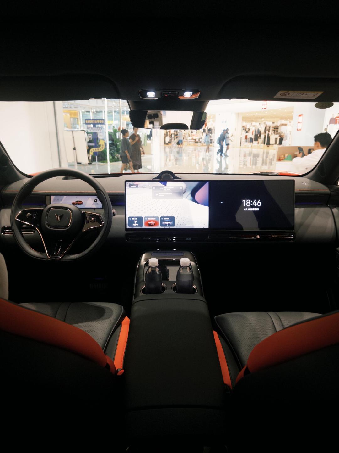 中大型纯电SUV，轴距3000毫米，全系华为乾崑ADS5四激光雷达，CLTC最高740公里，支持5C
