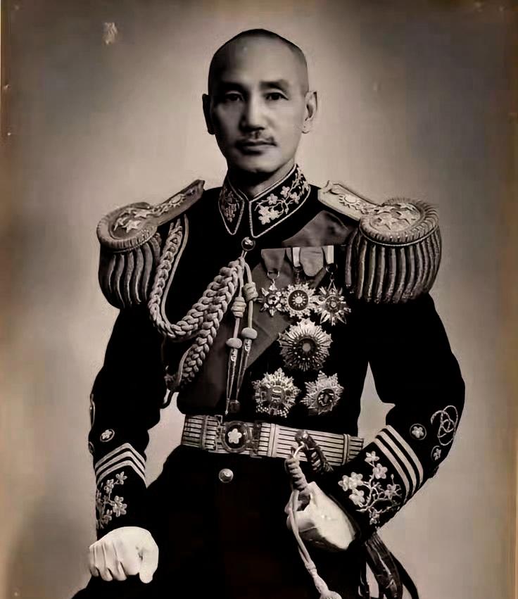 蒋介石是民国唯一获授特级上将者，拥有专属的特级上将大礼服，平日极少穿着，只在大典