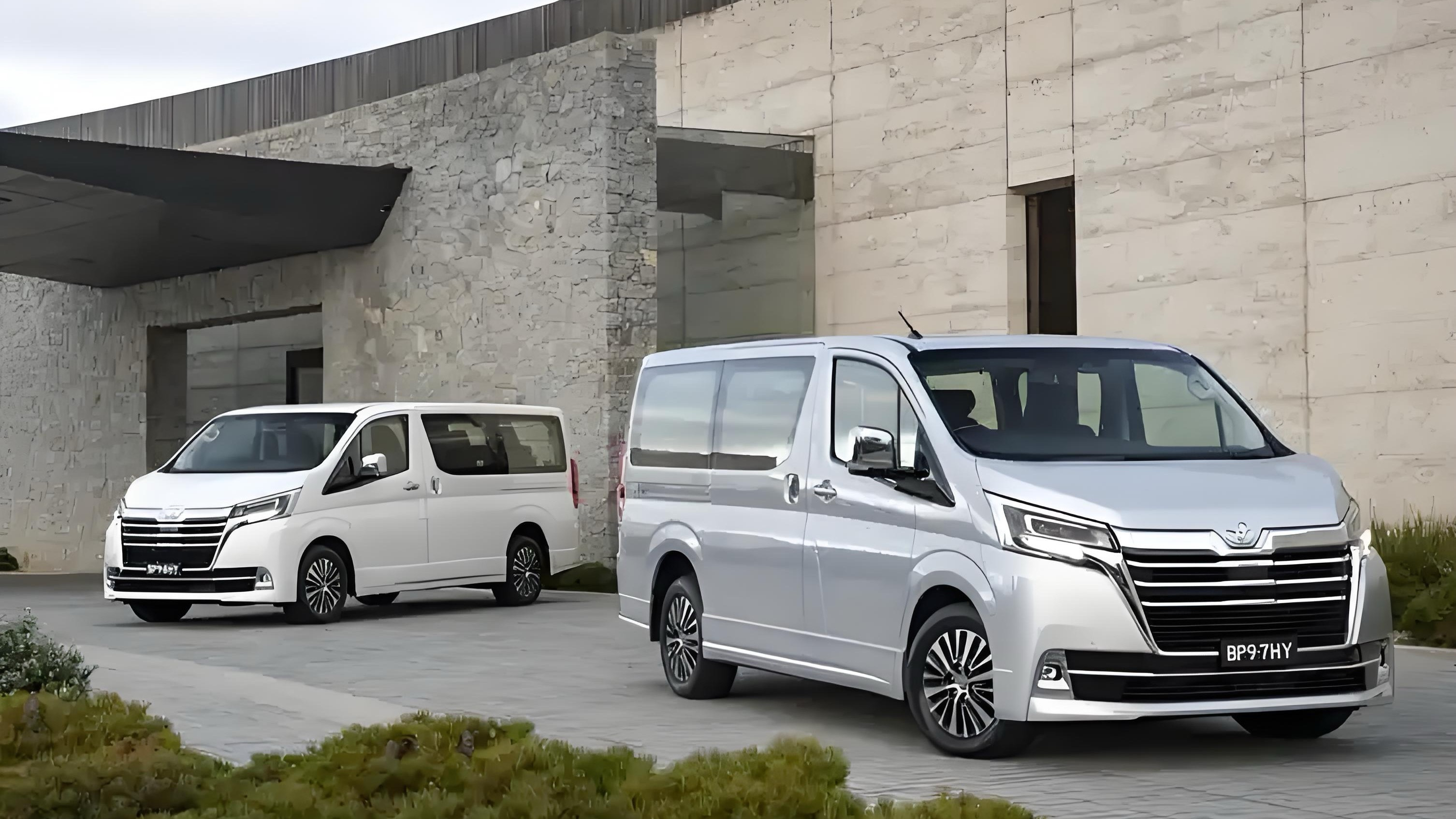 丰田Granvia格兰维亚（注意不是一汽丰田那个格瑞维亚）是基于海狮平台的高配乘