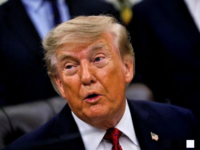 荒诞病态！美国已沉迷于改名的荒诞剧本里！中国新闻网援引英国《卫报》的报道，9