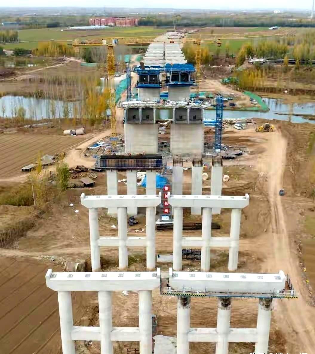 安阳市“中华路”与邯郸市“中华慈大街”只差跨漳河特大桥就能连接贯通了。现在这座