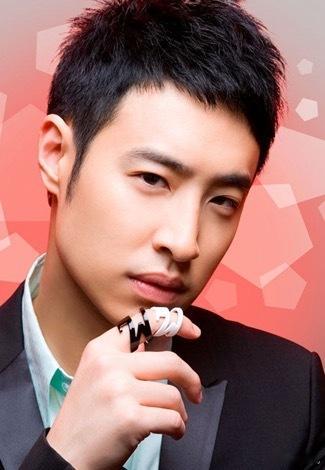 1.喜剧男星是人老成精，他会看在福西西姐姐的面子上带带福西西，别的利益牵扯又是另外一回事。2.国服嫂