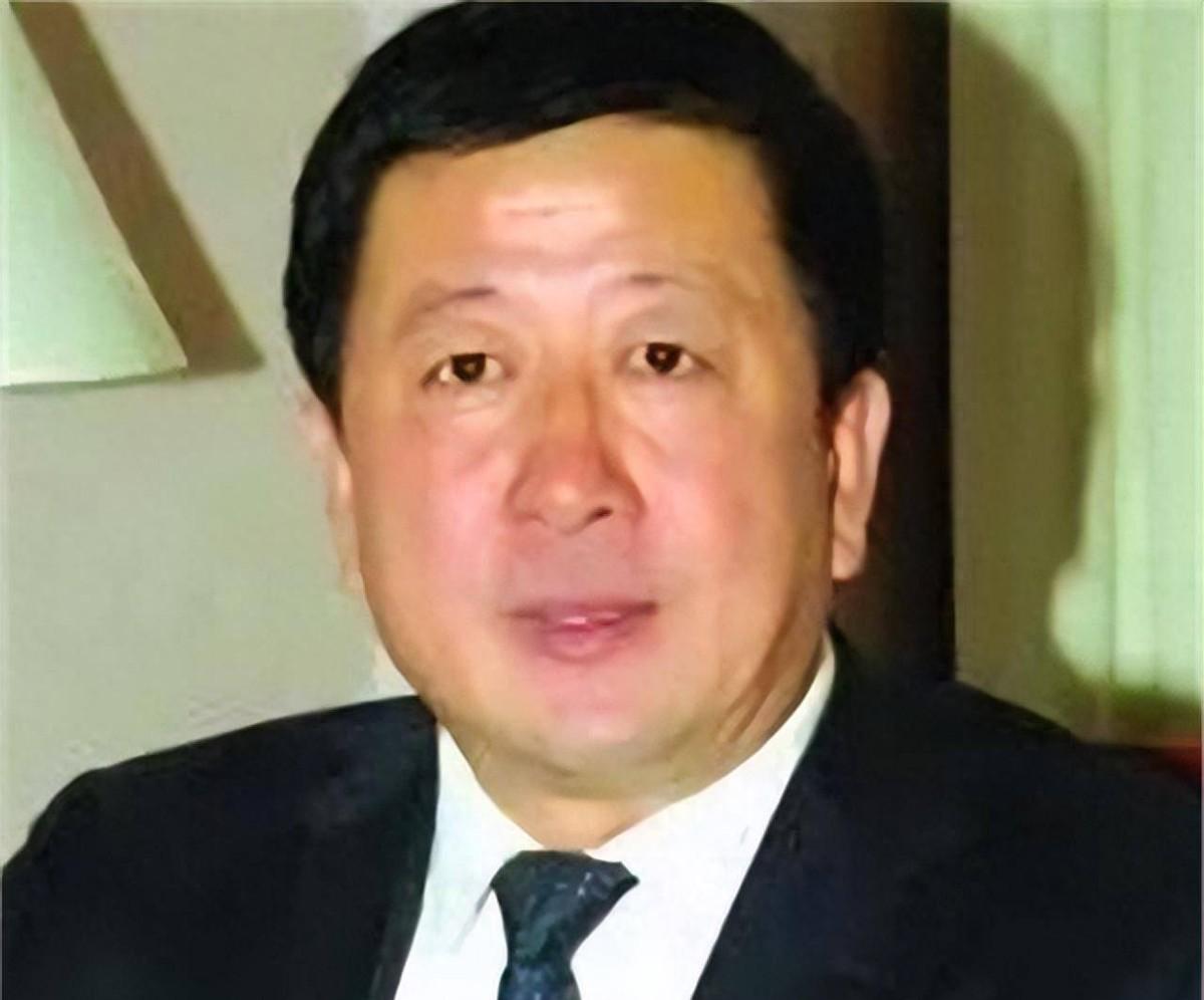 内蒙一基层官员白海泉十年间受贿1.7亿元，行贿人员众多以致难以记清全部名字20