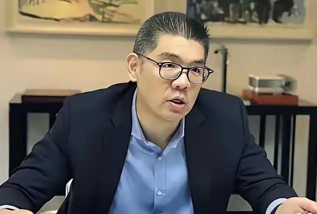 20年前李敖就说过，这个连胜文胖胖的傻傻的，对国民党无任何贡献却当选国民党中常委
