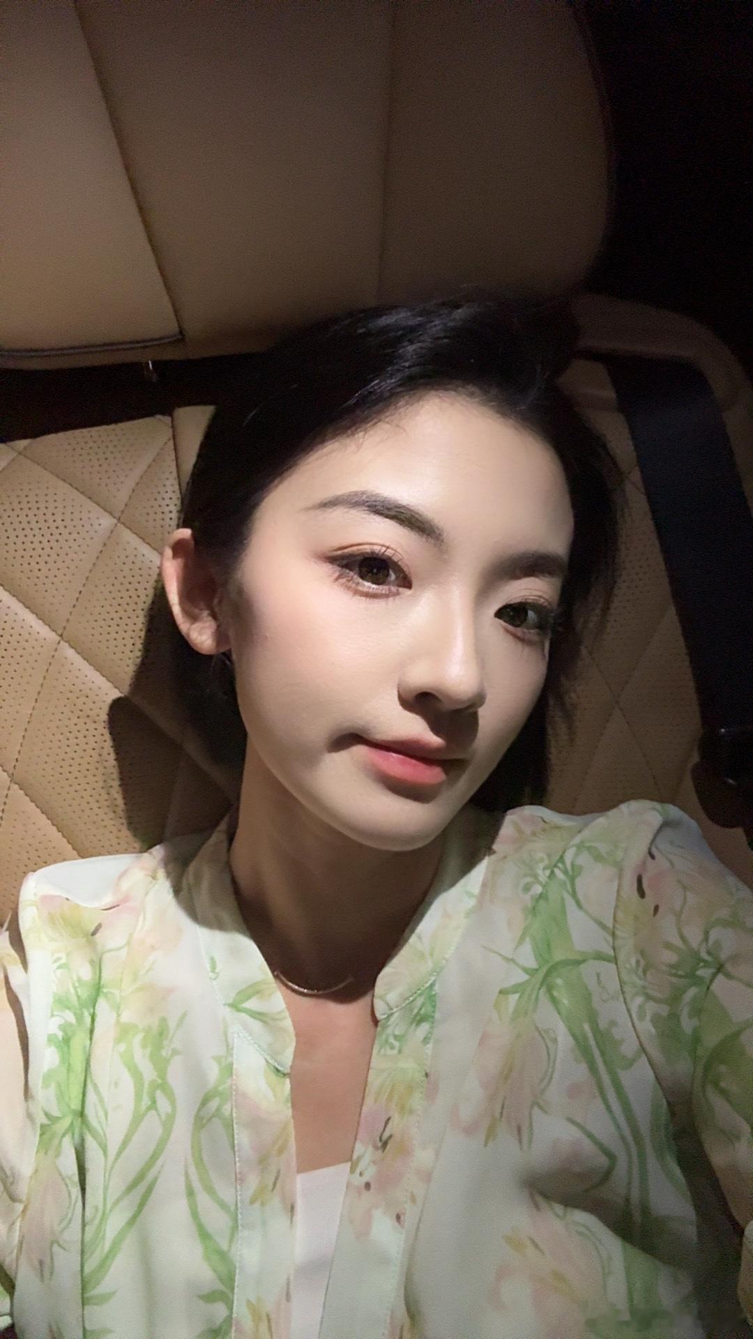 到广州啦！开心🥳从安吉过来居然觉得广州不热[大笑]去酒店路上还有一个多小时但