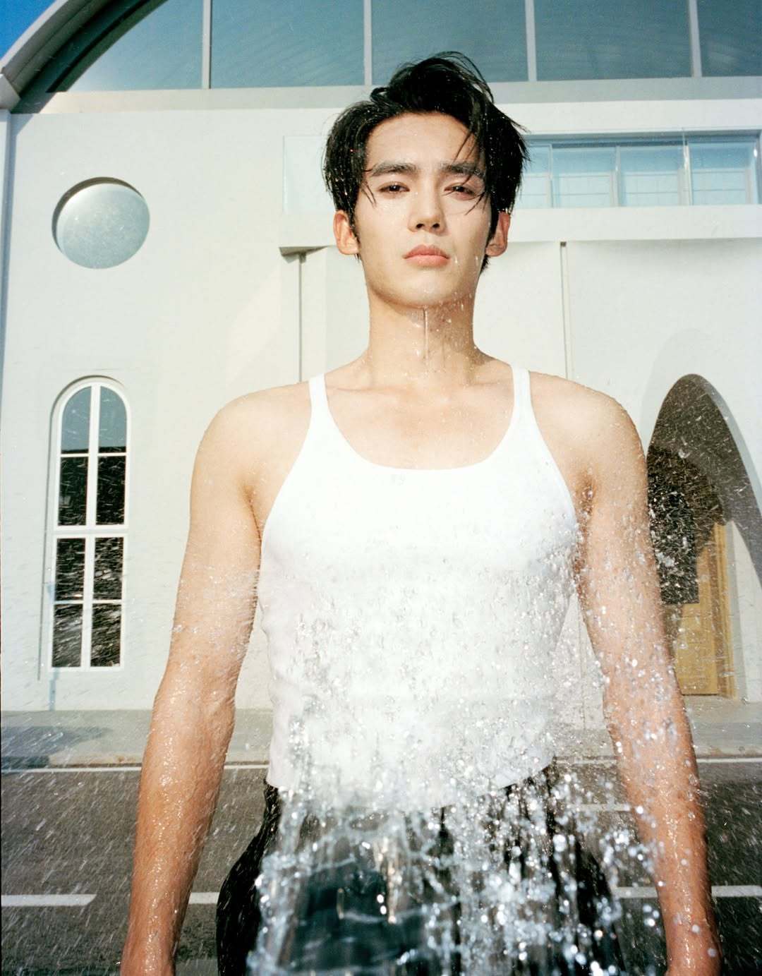 摄影师ins更新“EndlessSummerwith”🍃💦于适×V