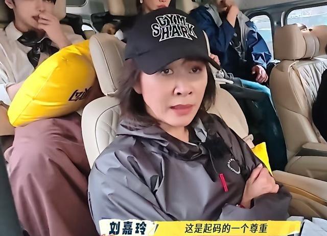 宁静让刘嘉玲给周润发打电话，刘嘉玲说：“发哥不接电话的。”宁静：“那你给刘德华打