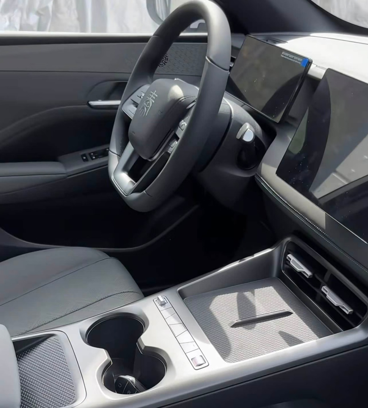 续航155km！新款秦PLUSDM-i实测：油耗3.98L，一周通勤...