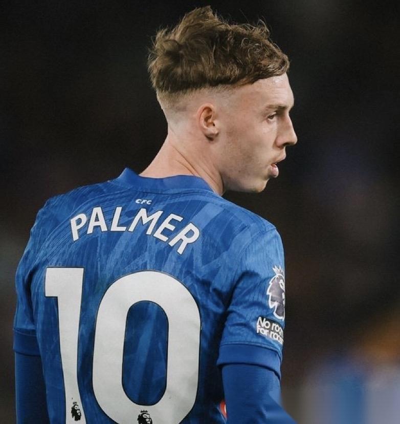 切尔西为什么近期成绩不佳呢？主要有三个原因。首先，换帅不明智。亚姆-罗森尼尔的战