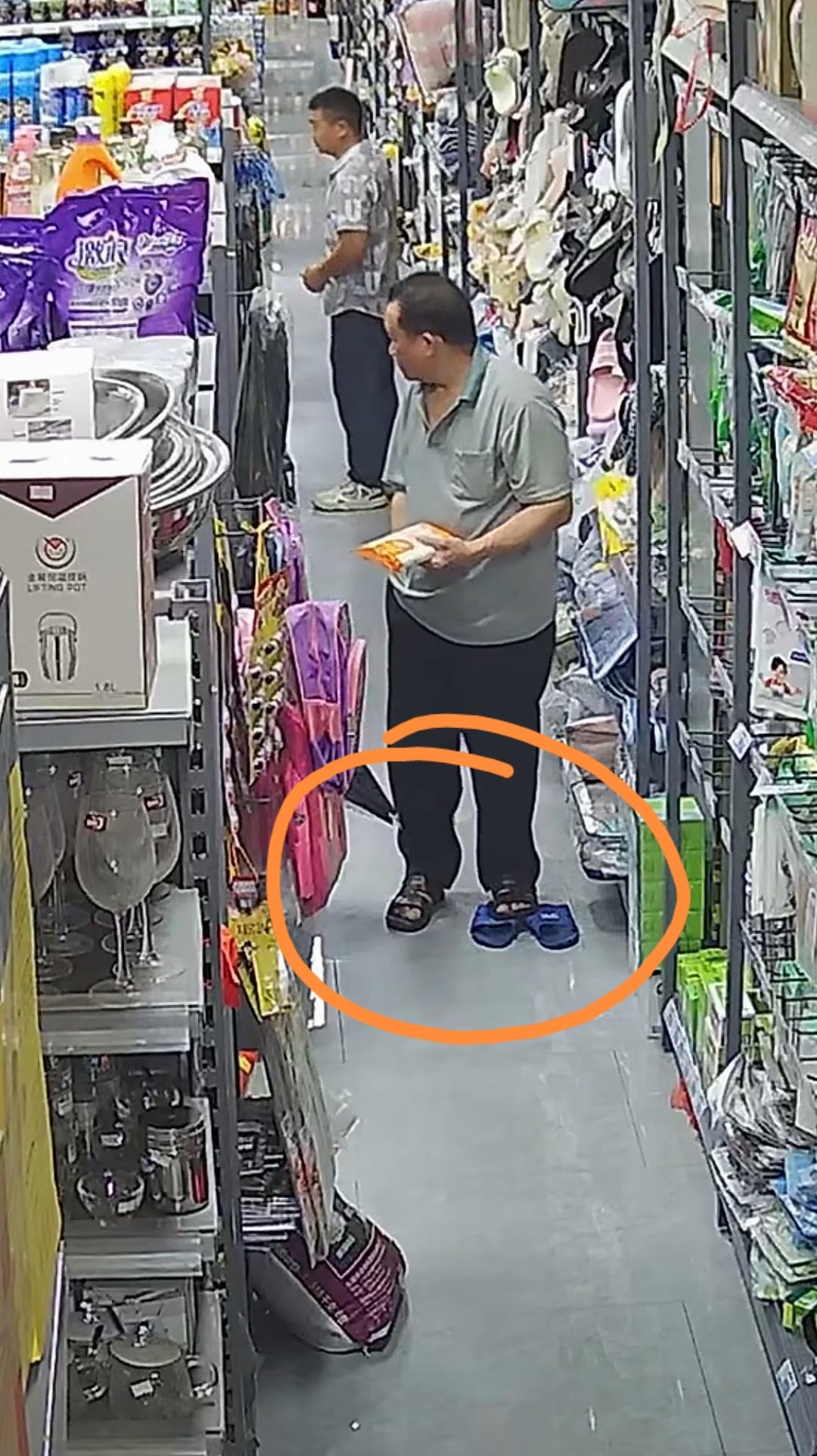 男子超市“拖”“凉”鞋子互换，离开前一幕被监控捕捉，这下不买也得买！初看画面里
