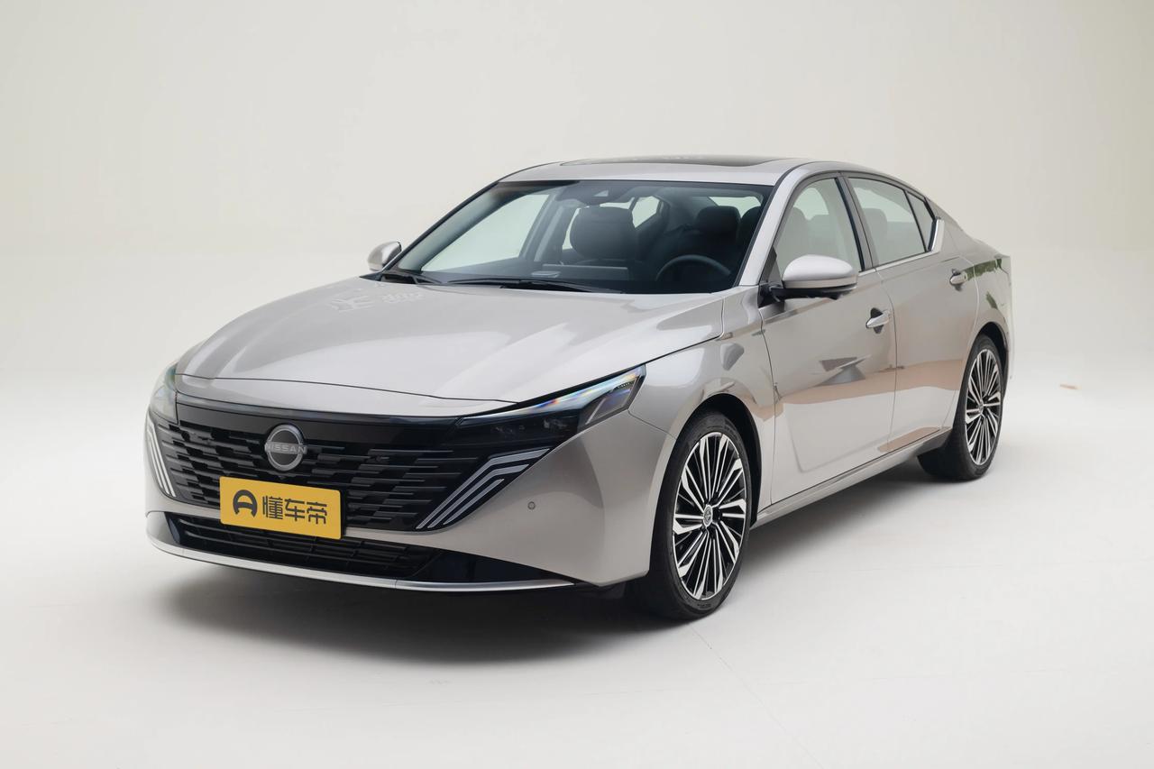 日系三雄，凯美瑞和雅阁依旧很强，为何唯独天籁掉队了?11月份，凯美瑞卖了17