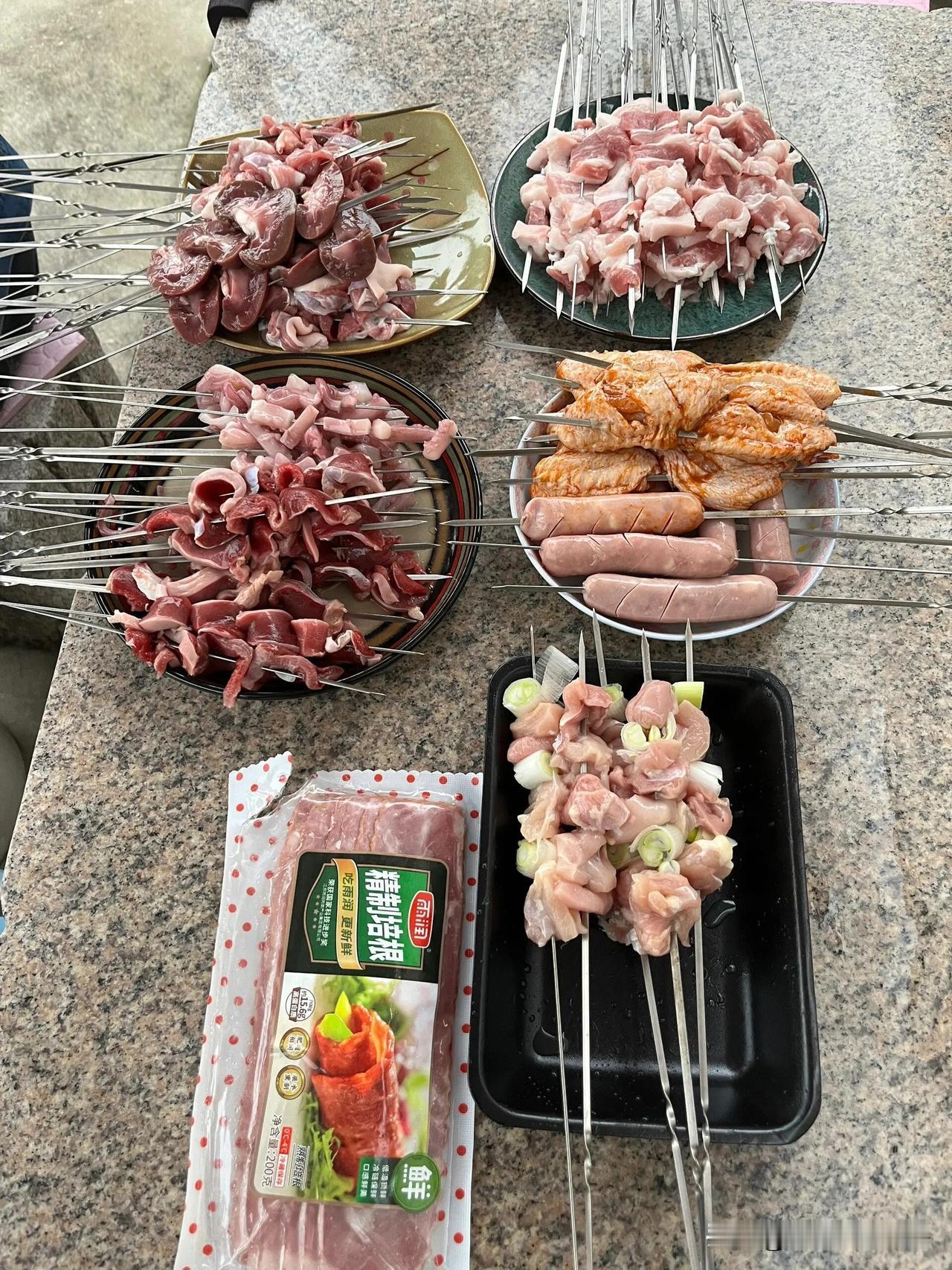 家庭版省心烧烤～家庭烧烤食材新鲜是最最重要的要想烤的好，生炭第一步；酒精灯引燃