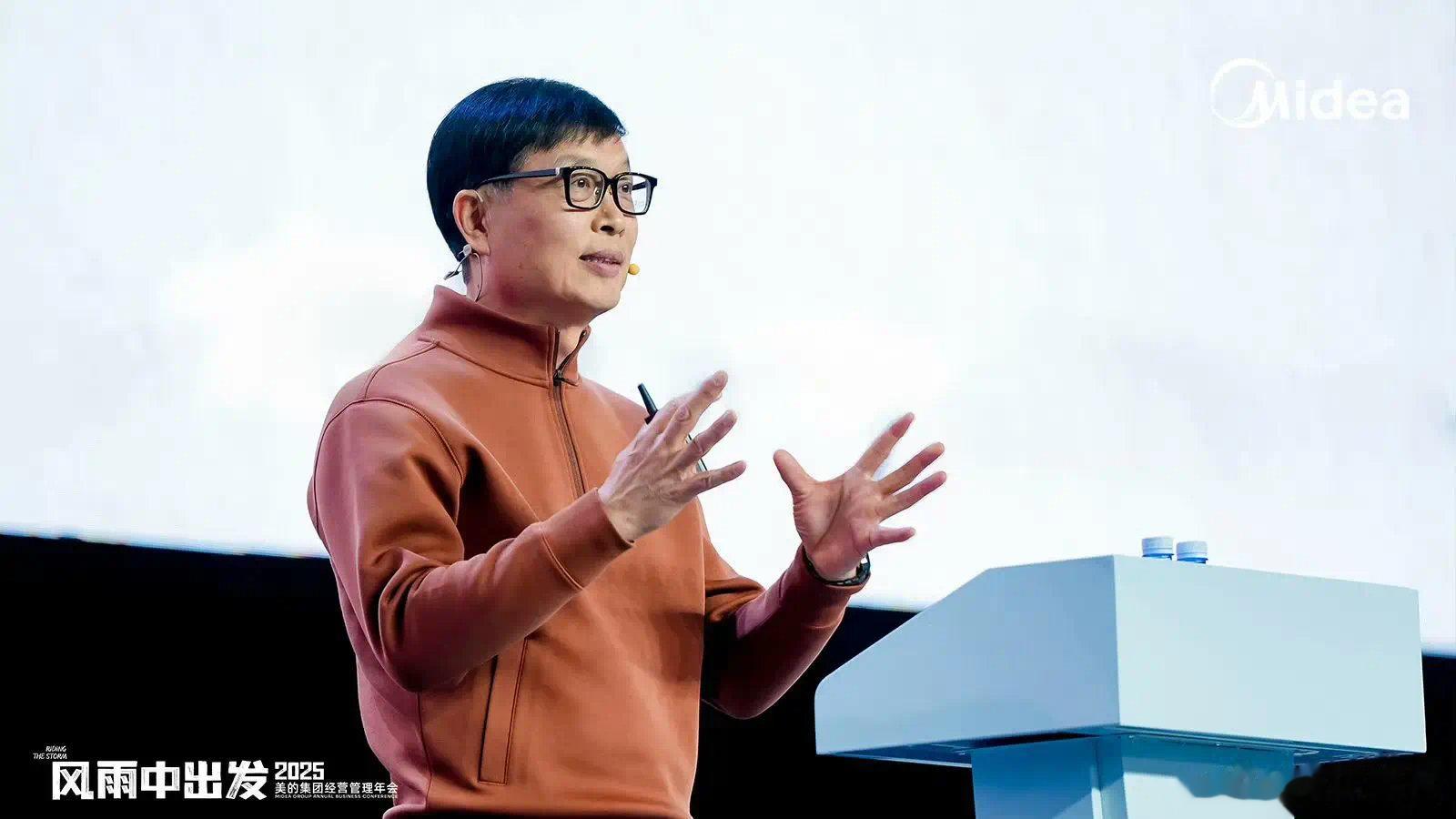 种种迹象表明: 这个小13岁的对手很有可能先于董退休