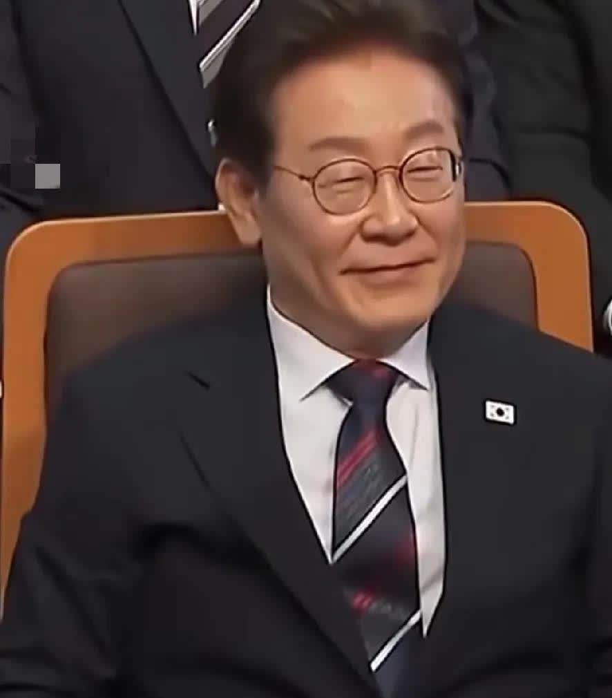 笑面虎李在明又要玩一把大的据有消息称，韩国总统李在明将在8月的光复节“大