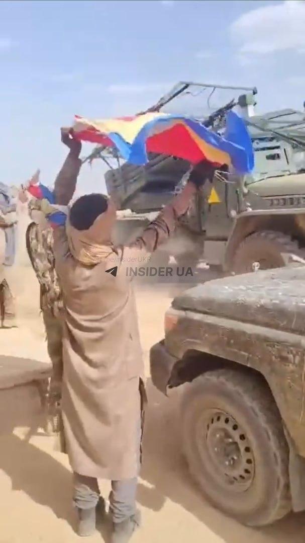 4月25日，马里国防部长萨迪奥·卡马拉在首都家中遭遇自杀式汽车炸弹袭击身亡，其妻