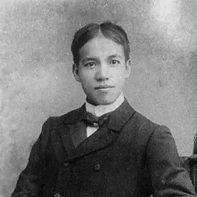 1903年，梁启超与陪嫁丫鬟发生了关系，完事后，落下一句话：“你就是个伺候人的命