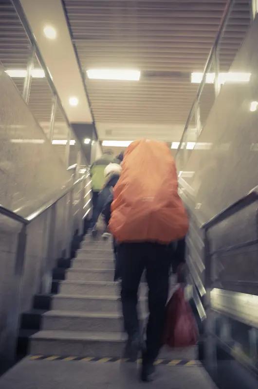 82岁湖北大爷背包独行10年闯世界咱湖北安陆的82岁大爷余龙才太牛了！他本是高