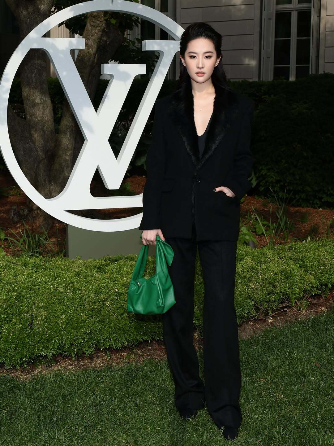 刘亦菲｜LouisVuitton2027早春时装秀官方Photocall～?