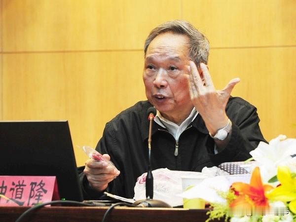 钟道隆：45岁从零起步，用坚持与方法改写英语人生钟道隆，曾是解放军通信工程学