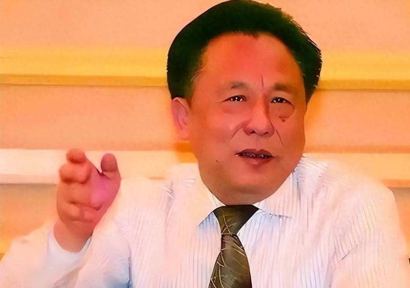 湖南富豪修庄园养了10个伴侣生11个娃，到了75岁还在生，面具撕破后原形毕露。湖