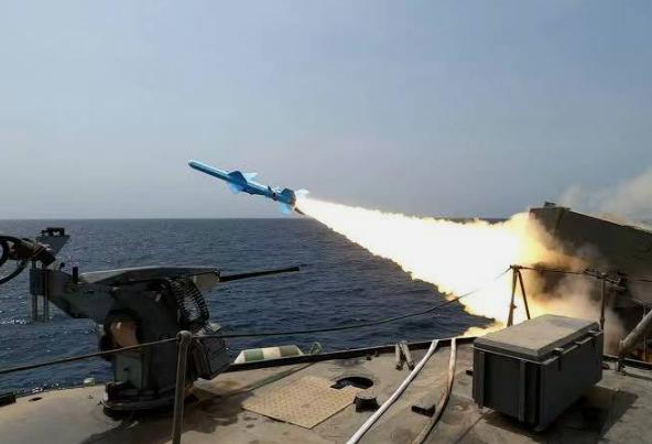 美国空军精准轰炸，把伊朗海军主力全部消灭，击沉伊朗16艘舰艇，1艘基洛级潜艇。