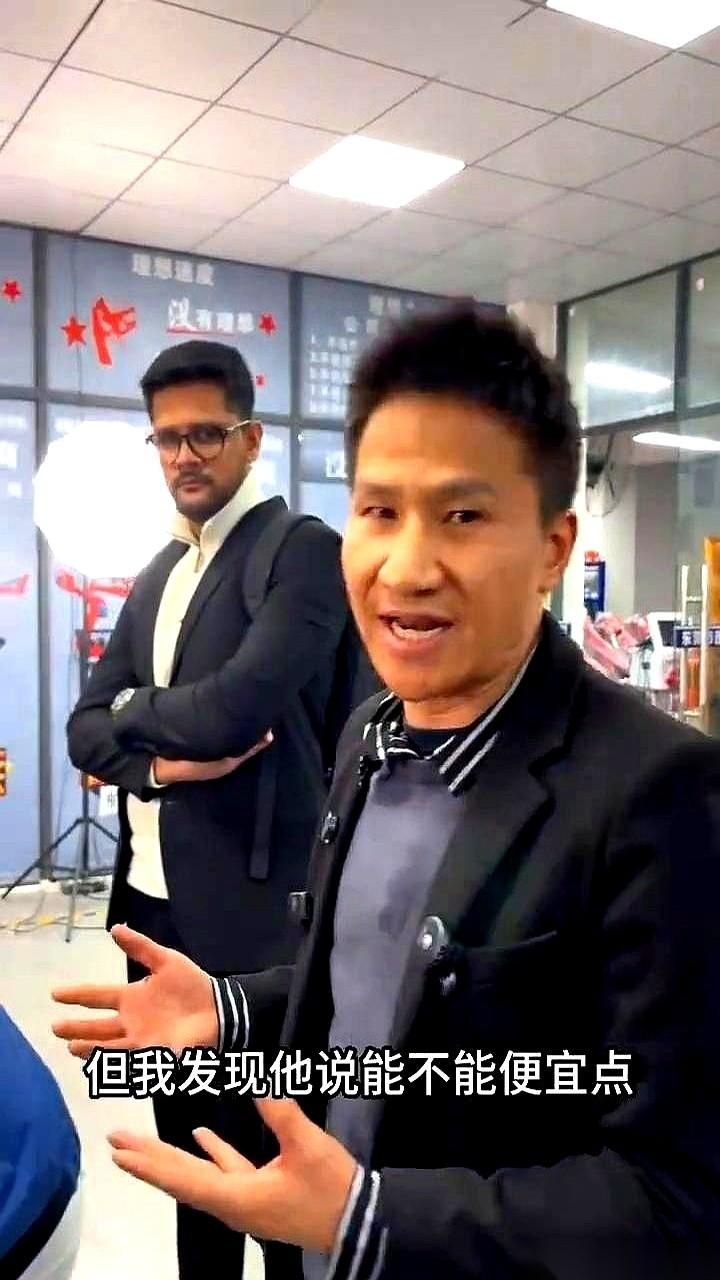 有个机器人老板，之前跟印度客户谈生意，一百次都成不了两次。成交率，1%。他一听