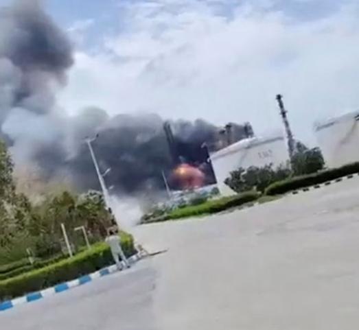 别再相信什么“阿联酋为多产石油赚钱才退出OPEC”那套说法了。彭博社5月15日深