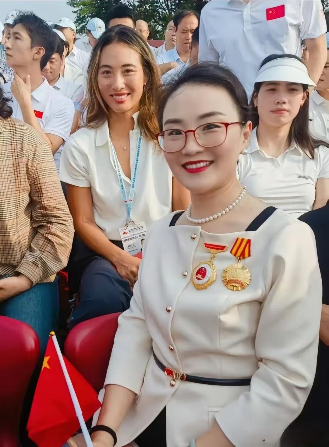 好羡慕观礼台上的奥运冠军，你知道有那些吗？第一、乒乓球奥运冠军陈梦。第二、