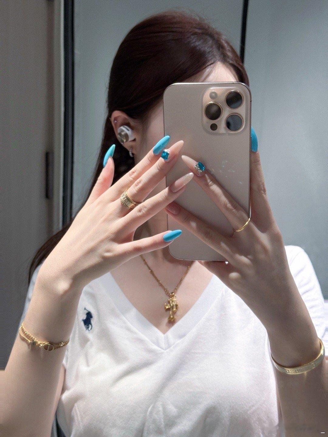 就这个蓝色美甲爽🦋💅🏻美甲蓝色​​​