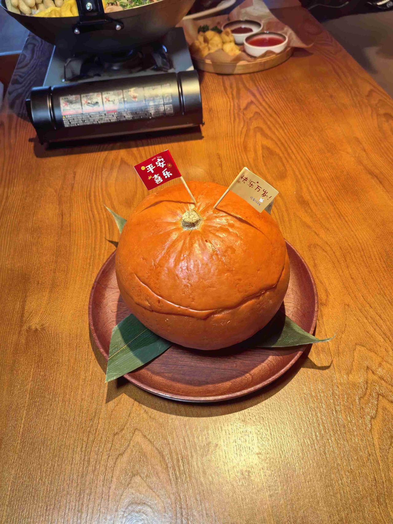 我的今日状态：😁轻松愉快我这里的天气：🌤️多云爆火创意硬菜！番茄牛肉南瓜盅