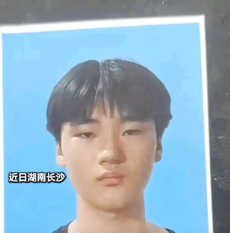 租车贷到底有多狠？湖南长沙一位19岁的男学生，利用假期租了个车跑外卖。但是被