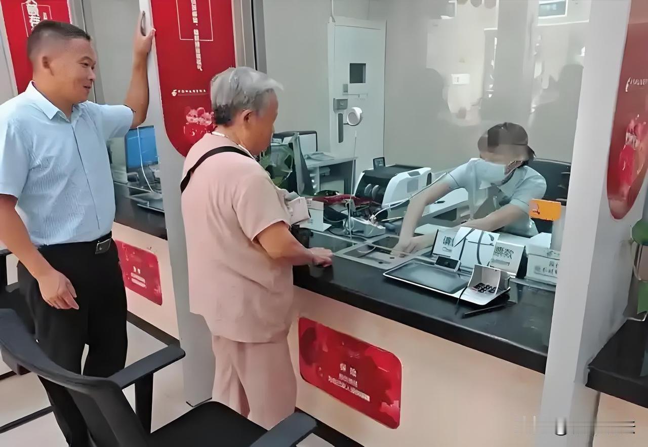黑龙江大庆，6旬老太说她在银行存了2万元定期，1年后，发现存单丢失，去银行挂失，