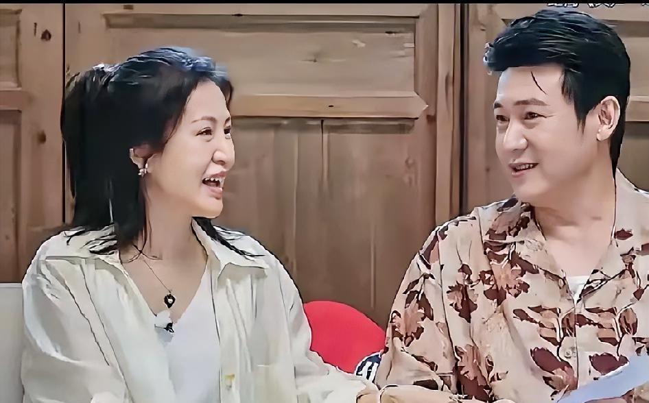 原来鲍蕾是这样驭夫有道的，结了婚的女人真的应该像鲍蕾学一下，这样夫妻感情可能会更